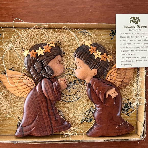 Hawaii crafted handmade wood art kissing angels - Picture 1 of 16